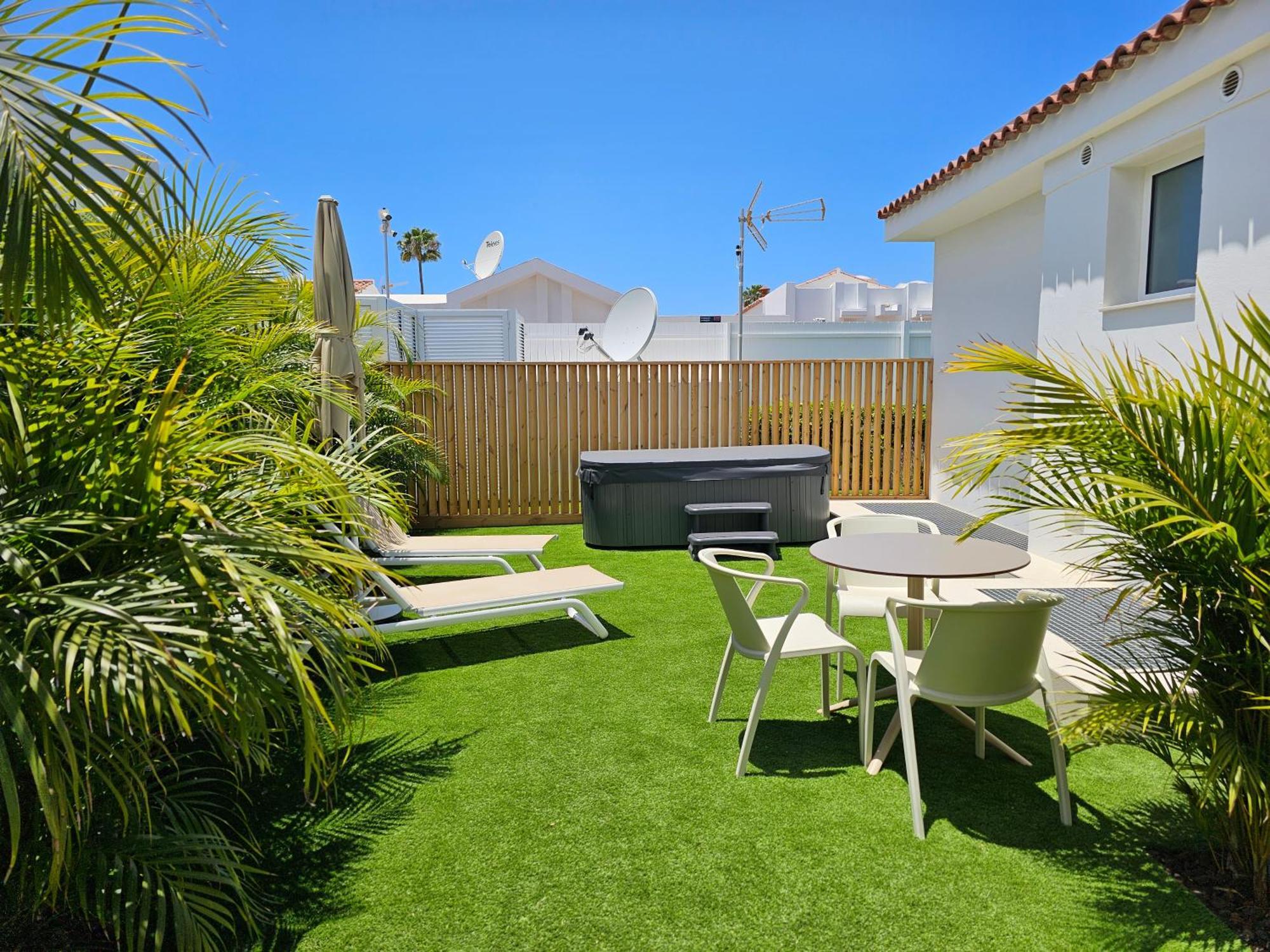 Hotel apartamentowy Mar Bianco - Gay Men Only